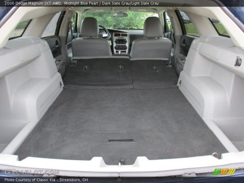  2006 Magnum SXT AWD Trunk
