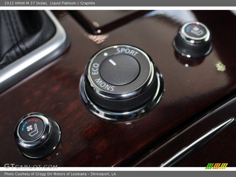 Controls of 2013 M 37 Sedan