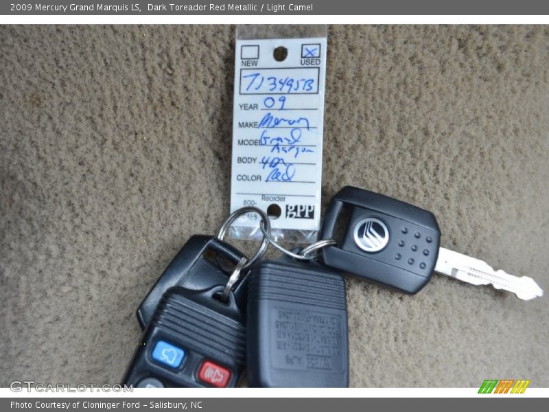 Keys of 2009 Grand Marquis LS