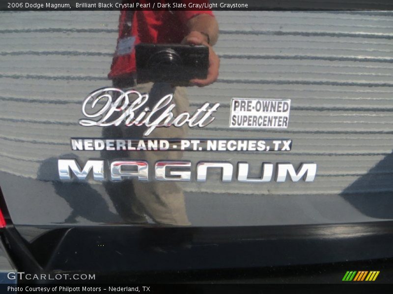 Brilliant Black Crystal Pearl / Dark Slate Gray/Light Graystone 2006 Dodge Magnum