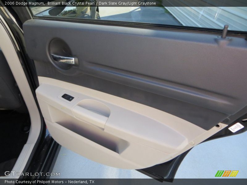 Brilliant Black Crystal Pearl / Dark Slate Gray/Light Graystone 2006 Dodge Magnum