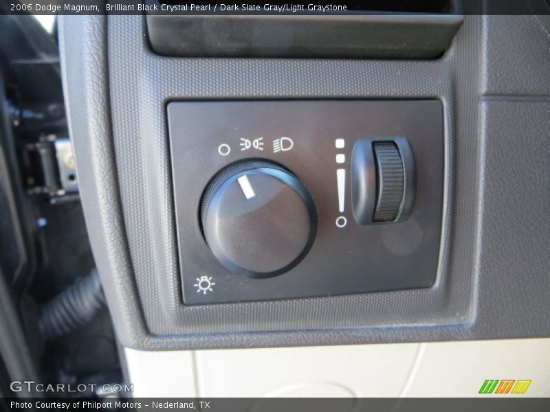 Brilliant Black Crystal Pearl / Dark Slate Gray/Light Graystone 2006 Dodge Magnum