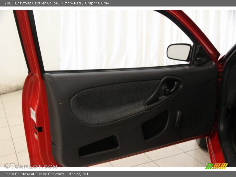 Victory Red / Graphite Gray 2005 Chevrolet Cavalier Coupe