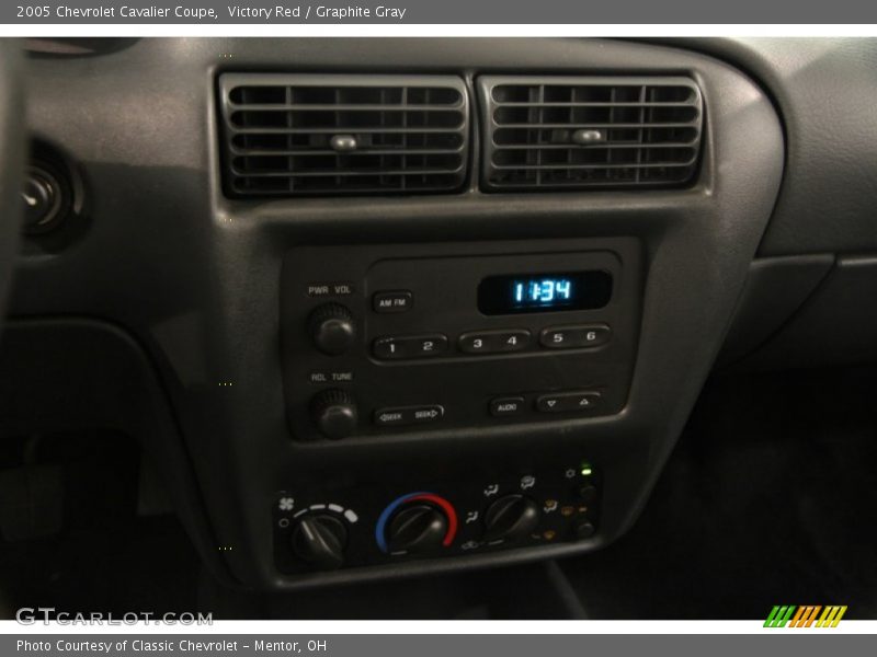 Victory Red / Graphite Gray 2005 Chevrolet Cavalier Coupe