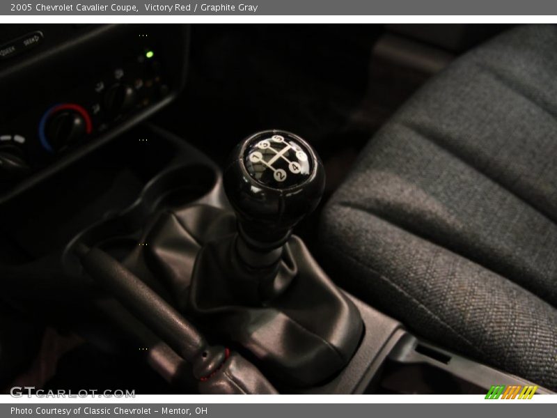 Victory Red / Graphite Gray 2005 Chevrolet Cavalier Coupe