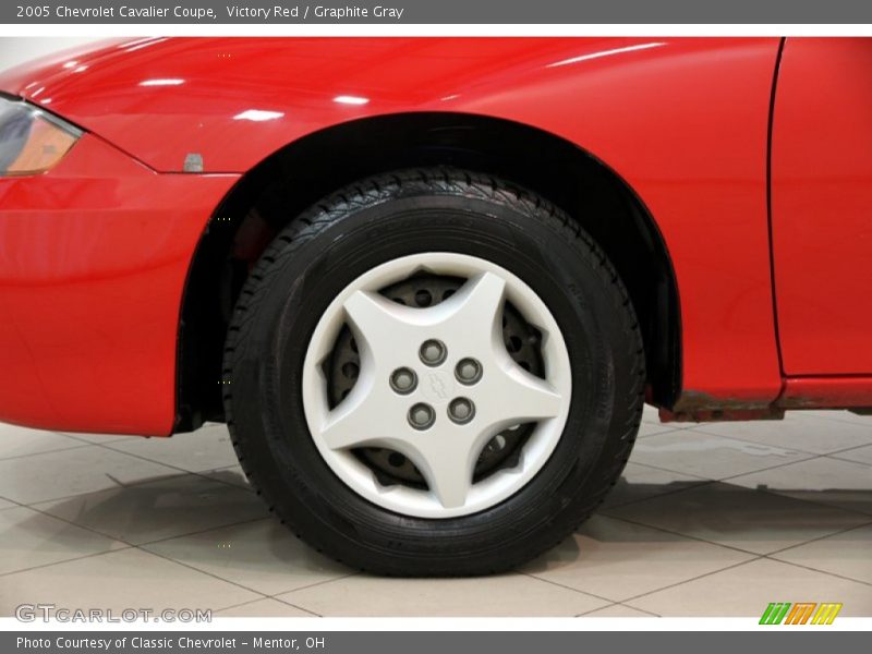 Victory Red / Graphite Gray 2005 Chevrolet Cavalier Coupe