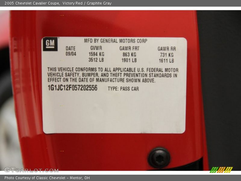 Victory Red / Graphite Gray 2005 Chevrolet Cavalier Coupe