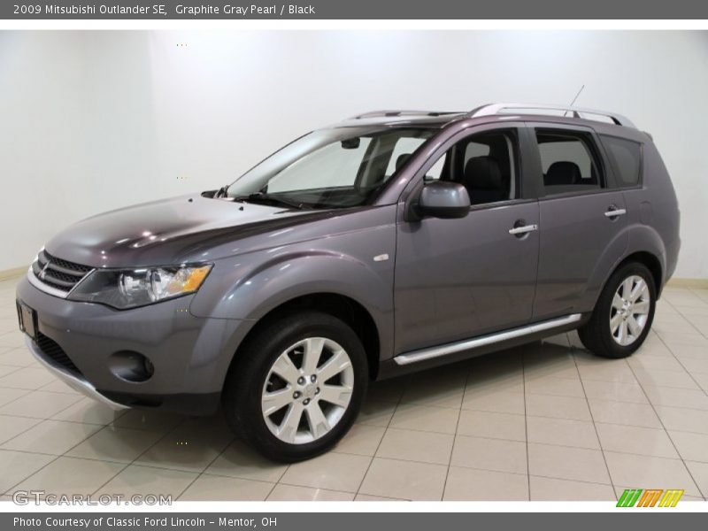 Front 3/4 View of 2009 Outlander SE