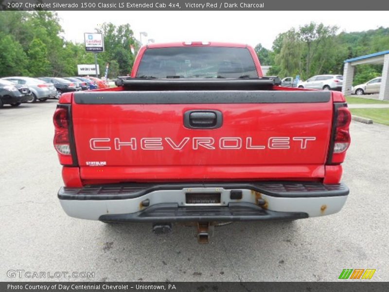 Victory Red / Dark Charcoal 2007 Chevrolet Silverado 1500 Classic LS Extended Cab 4x4