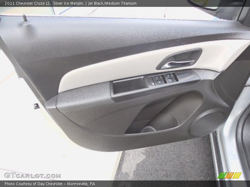 Silver Ice Metallic / Jet Black/Medium Titanium 2011 Chevrolet Cruze LS