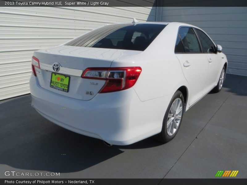 Super White / Light Gray 2013 Toyota Camry Hybrid XLE