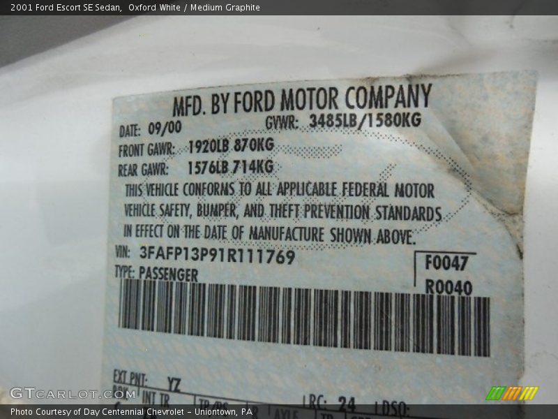 Oxford White / Medium Graphite 2001 Ford Escort SE Sedan