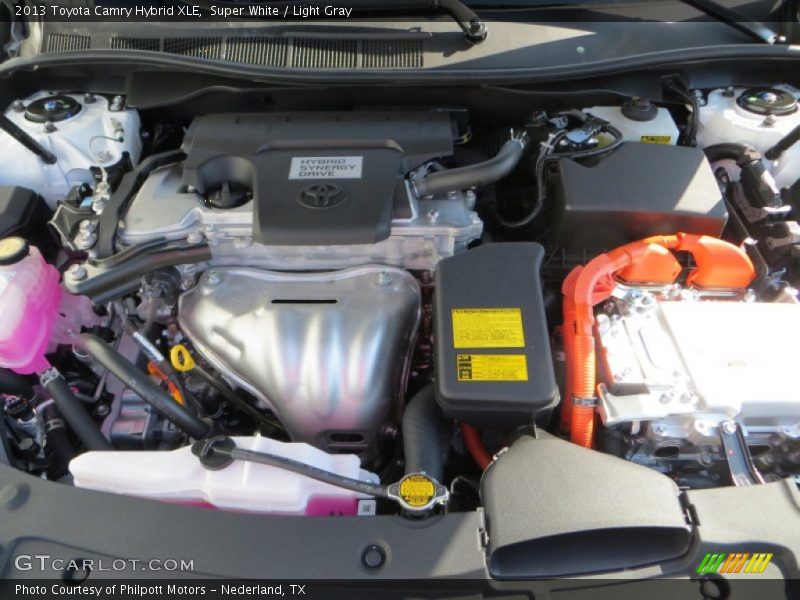 Super White / Light Gray 2013 Toyota Camry Hybrid XLE
