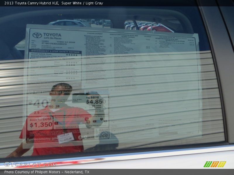 Super White / Light Gray 2013 Toyota Camry Hybrid XLE