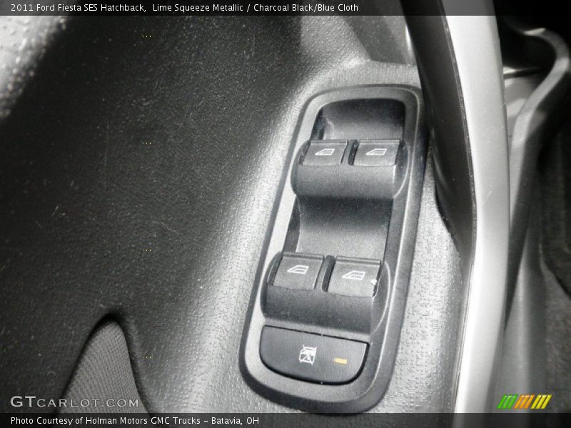 Controls of 2011 Fiesta SES Hatchback