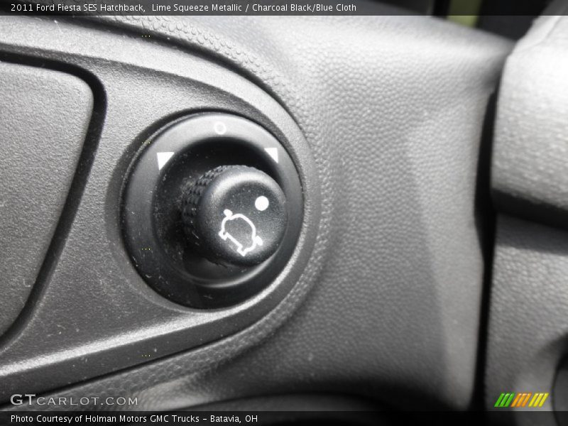Lime Squeeze Metallic / Charcoal Black/Blue Cloth 2011 Ford Fiesta SES Hatchback