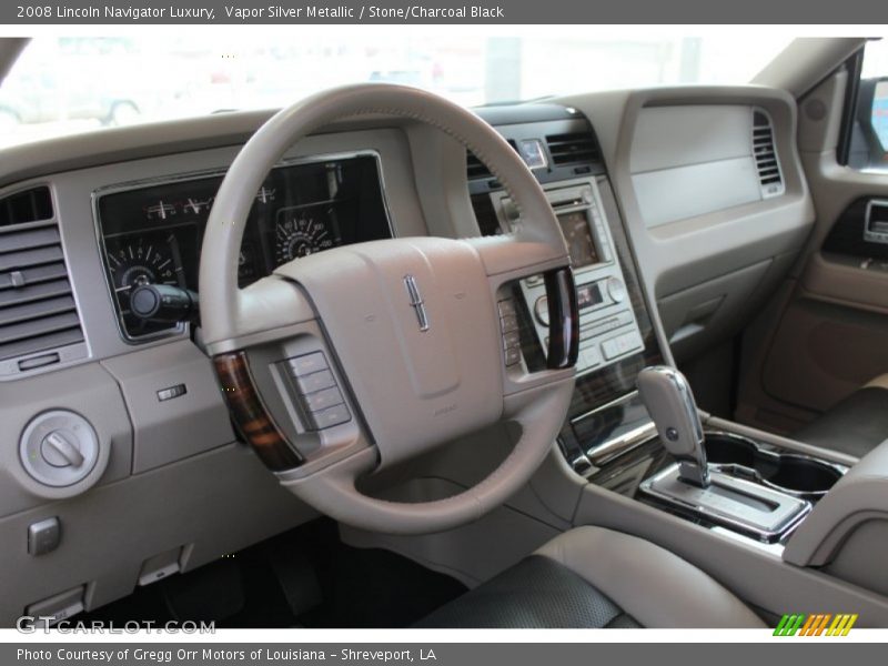 Dashboard of 2008 Navigator Luxury