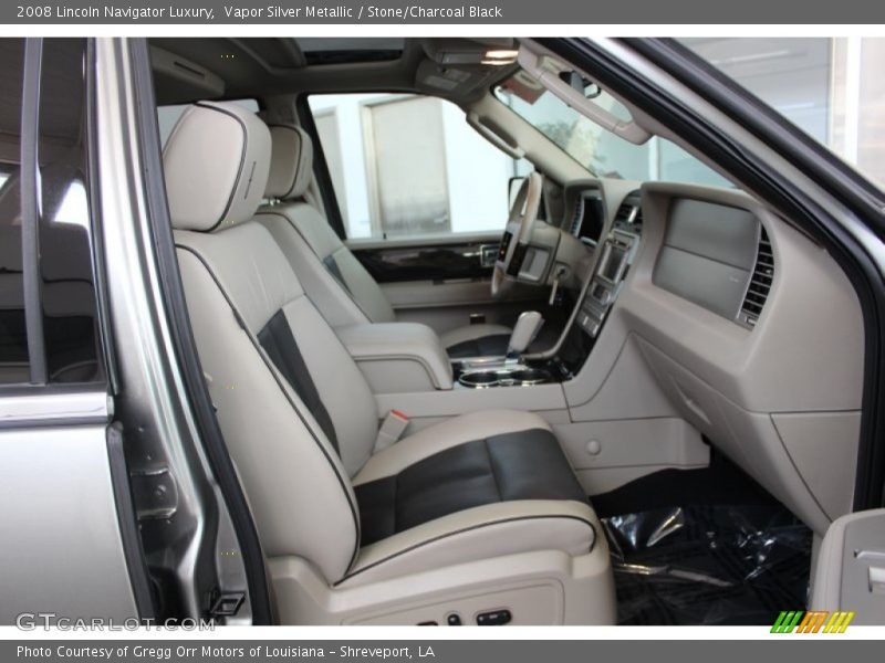 Front Seat of 2008 Navigator Luxury