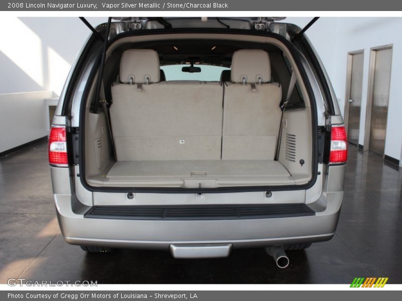  2008 Navigator Luxury Trunk