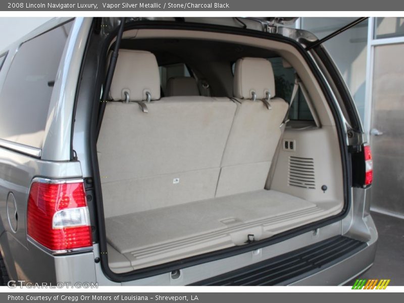  2008 Navigator Luxury Trunk
