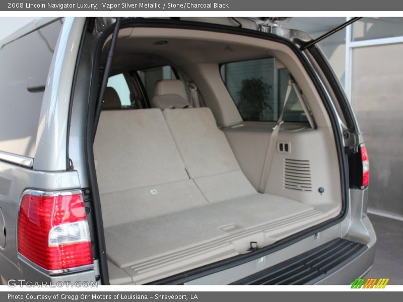  2008 Navigator Luxury Trunk