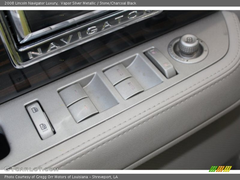 Controls of 2008 Navigator Luxury
