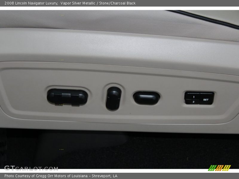 Controls of 2008 Navigator Luxury