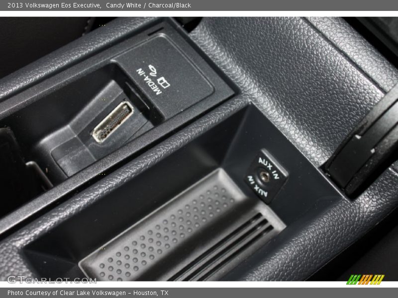 Candy White / Charcoal/Black 2013 Volkswagen Eos Executive