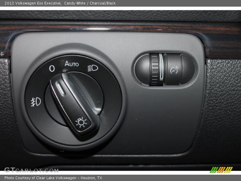 Candy White / Charcoal/Black 2013 Volkswagen Eos Executive