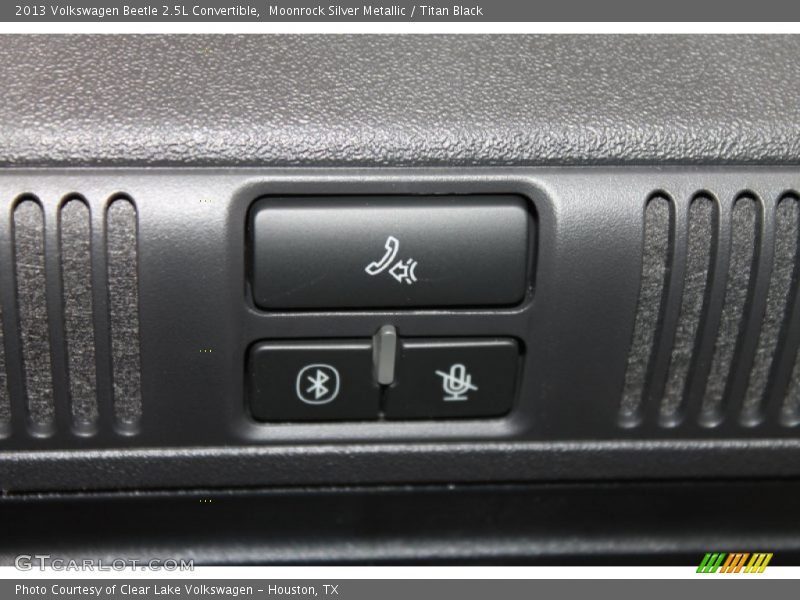 Moonrock Silver Metallic / Titan Black 2013 Volkswagen Beetle 2.5L Convertible