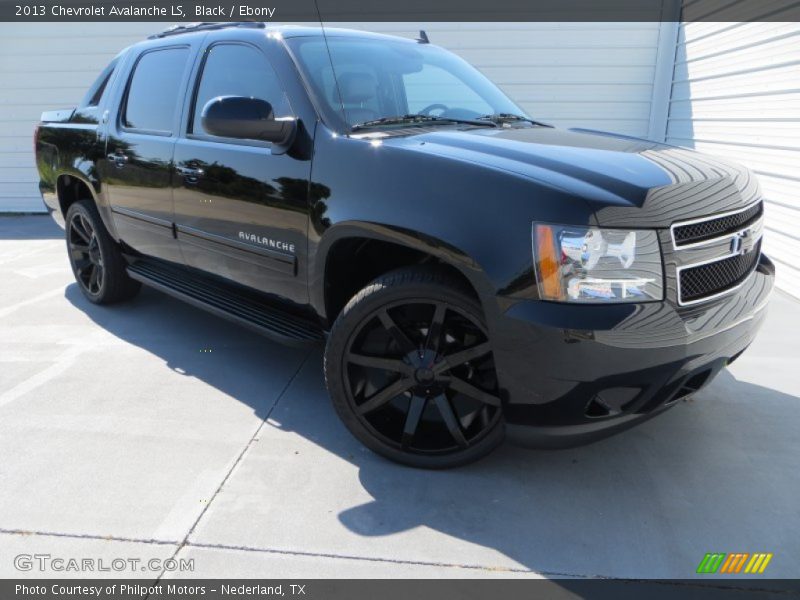 Front 3/4 View of 2013 Avalanche LS