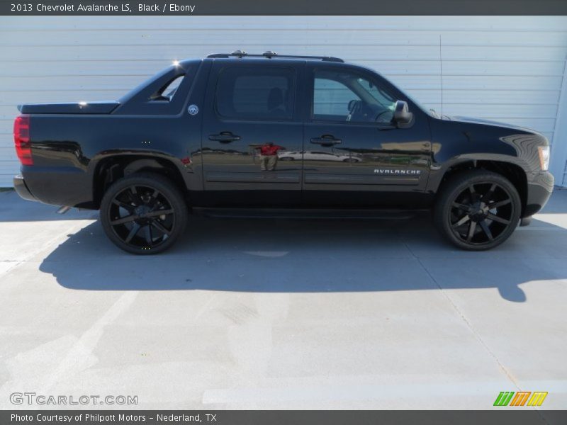 Black / Ebony 2013 Chevrolet Avalanche LS