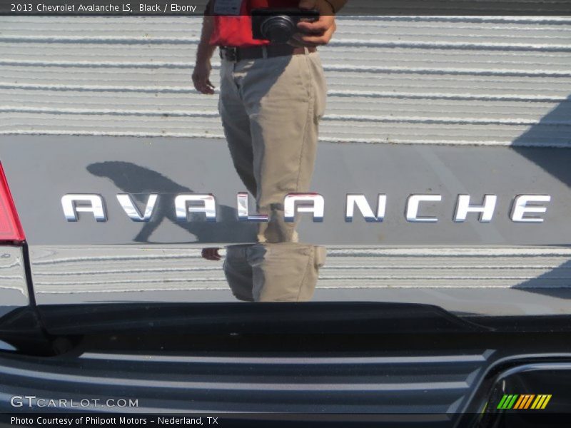 Black / Ebony 2013 Chevrolet Avalanche LS