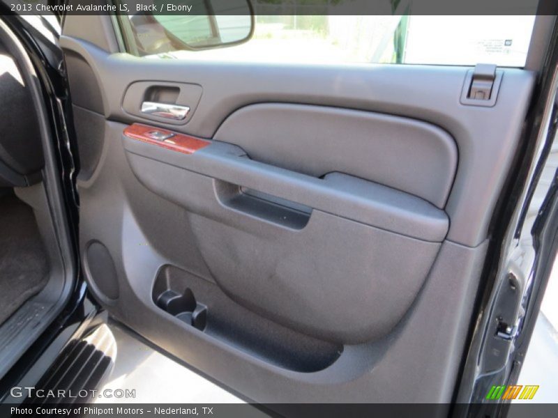Door Panel of 2013 Avalanche LS