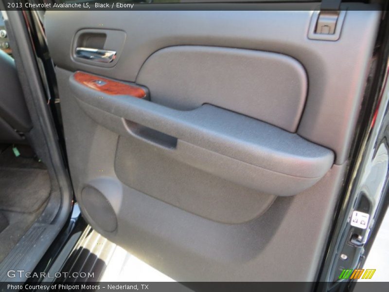 Black / Ebony 2013 Chevrolet Avalanche LS