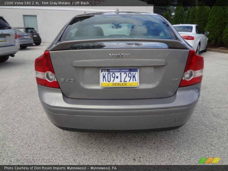 Flint Gray Metallic / Off Black 2006 Volvo S40 2.4i