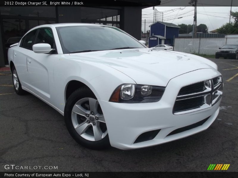 Bright White / Black 2012 Dodge Charger SE