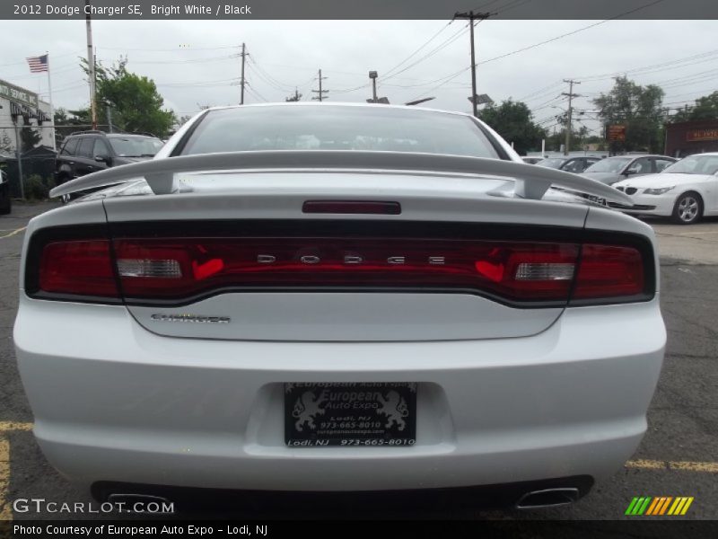 Bright White / Black 2012 Dodge Charger SE