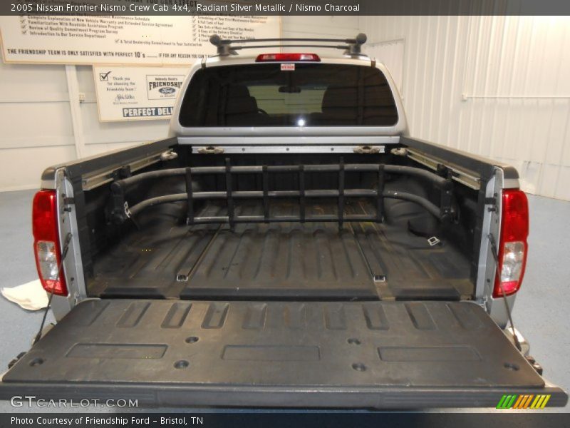 Radiant Silver Metallic / Nismo Charcoal 2005 Nissan Frontier Nismo Crew Cab 4x4