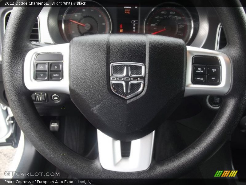 Bright White / Black 2012 Dodge Charger SE