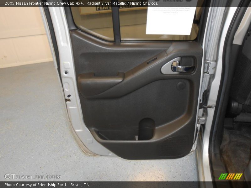Radiant Silver Metallic / Nismo Charcoal 2005 Nissan Frontier Nismo Crew Cab 4x4