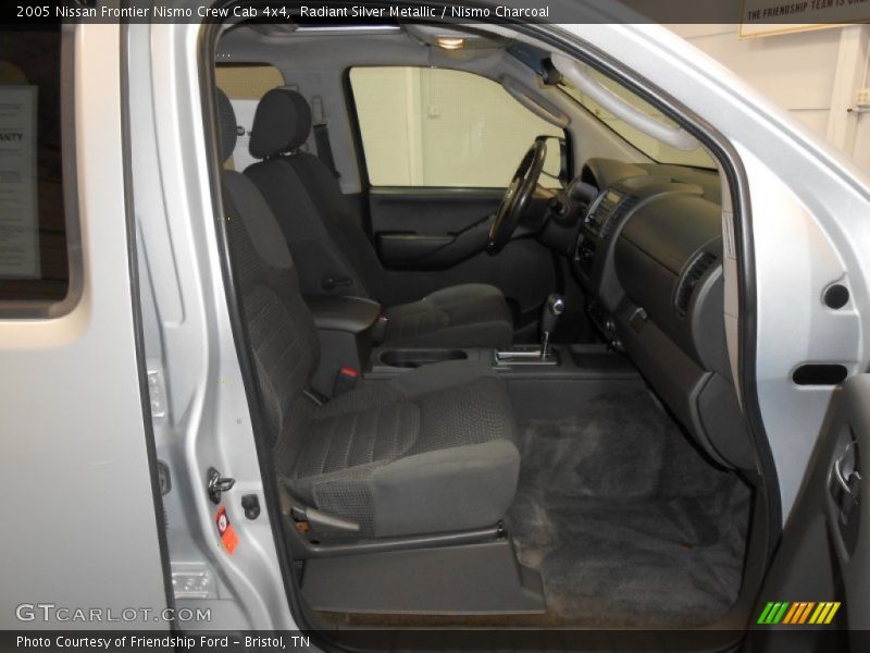 Radiant Silver Metallic / Nismo Charcoal 2005 Nissan Frontier Nismo Crew Cab 4x4