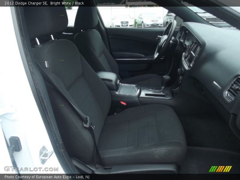 Bright White / Black 2012 Dodge Charger SE