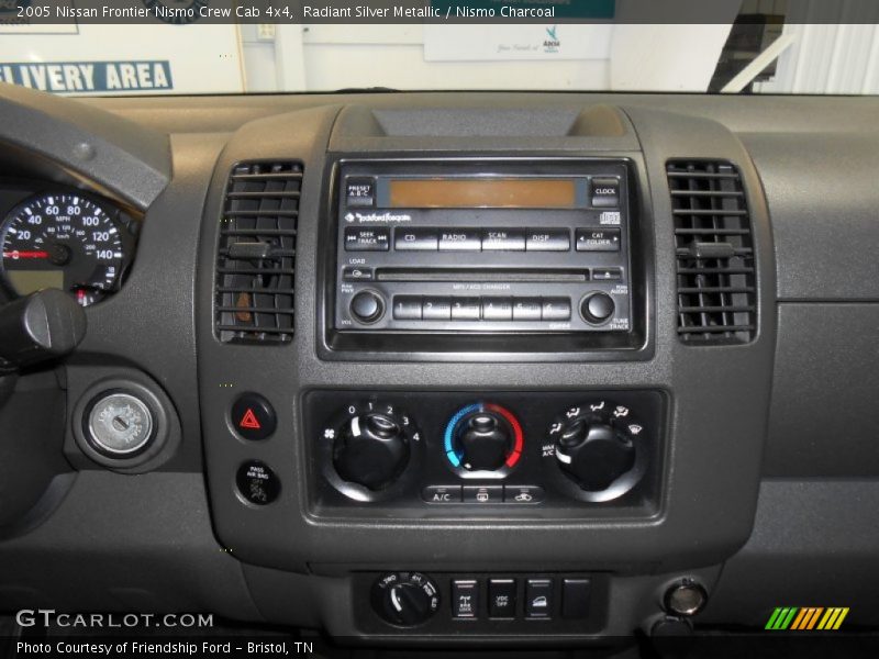Radiant Silver Metallic / Nismo Charcoal 2005 Nissan Frontier Nismo Crew Cab 4x4