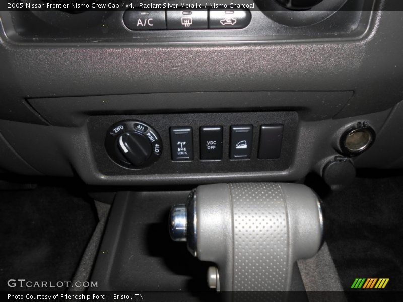Radiant Silver Metallic / Nismo Charcoal 2005 Nissan Frontier Nismo Crew Cab 4x4