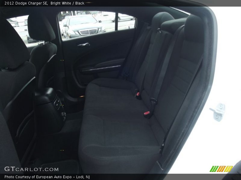 Bright White / Black 2012 Dodge Charger SE