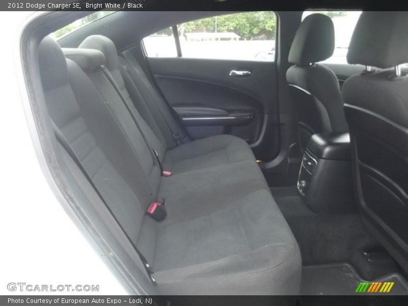 Bright White / Black 2012 Dodge Charger SE