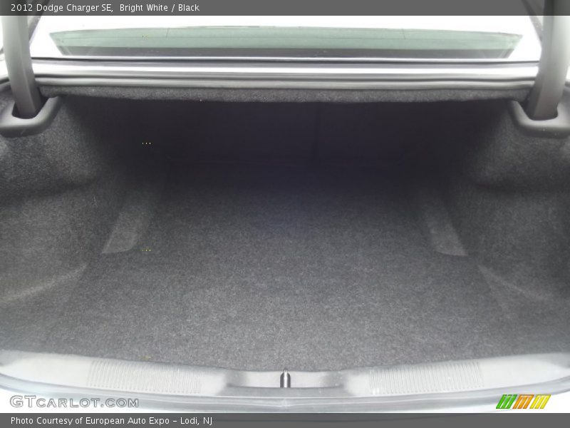 Bright White / Black 2012 Dodge Charger SE