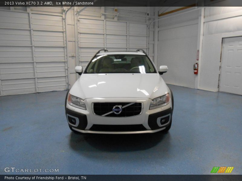 Ice White / Sandstone 2013 Volvo XC70 3.2 AWD