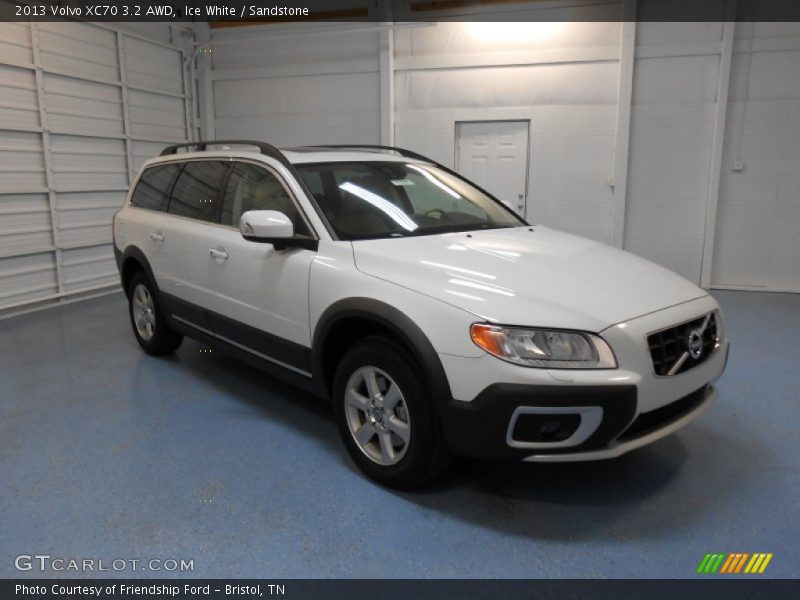 Ice White / Sandstone 2013 Volvo XC70 3.2 AWD